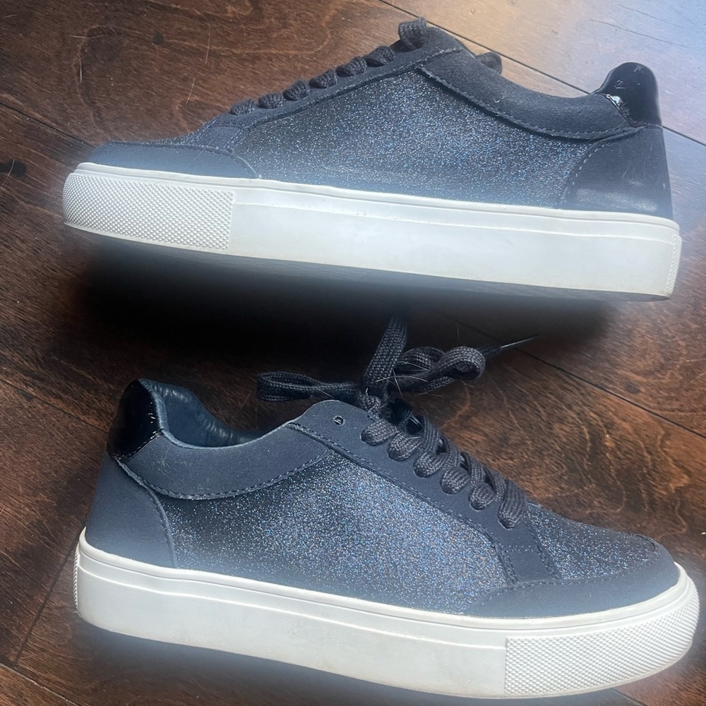 Birdie’s the Cardinal in Navy Shimmer